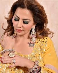 Neha Chawla's Instagram, Twitter & Facebook