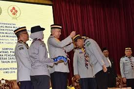 Apabila singapura berpisah daripada malaysia pada tahun 1965, persekutuan pengakap singapura berhenti menjadi cadangan pesekutuan pengakap malaysia.rumah bp yang terletak di jalan davidson (jalan hang jebat), kuala lumpur ialah ibu pejabat persekutuan pengakap malaysia, yang telah di dirikan denga belanja $150 ribu dan telah dibuka dengan. Sultan Nazrin Shah Sempurnakan Penganugerahan Bintang Pingat Pengakap Malaysia 4 Mei 2019