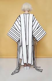 Avant Garde 1960 S Mumu Love The Piped Pleating The Drama Of The Black On White Sculptural Fashion Fashion Fashion Art