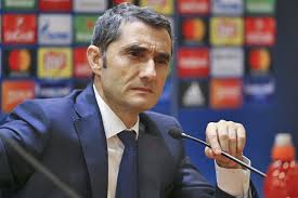 Barcelona kulübü'nden konuya ilişkin yapılan açıklamada, valverde'nin yerine quique setien'in getirildiği bildirildi. Valverde Barcelona Ingin Pastikan Gelar Juara