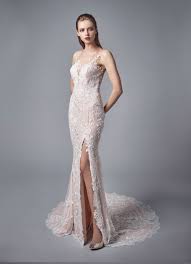 Check spelling or type a new query. Rosafarbenes Brautkleid Im Fit And Flare Schnitt Mit Cremefarbener Spitze Tattoo Effekt Beinschlitz Und Schleppe Von Enzoani Modell Nixie Heiraten Mit Braut De