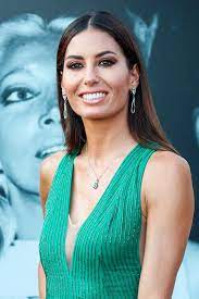 Prima ballerina sul palco di libero, la trasmissione condotta da teo mammucari. Maglione Primavera 2021 A Righe Come Elisabetta Gregoraci E Top