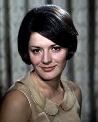 Elle a été la première speakerine à sourire à la télévision française. Epingle Sur Vintage Livres Disques Television
