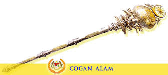 Keris panjang diraja merupakan keris yang menandakan kebesaran dan kekuasaan kerajaan. Alat Kebesaran Diraja