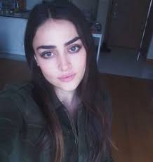 Ramo dizisinde canlandırdığı sibel karakteriyle tüm dikkatleri üzerine çeken esra bilgiç'in eski hali görenleri şaşırttı. 18 Esra Bilgic Ideas Esra Bilgic Turkish Actors Turkish Beauty