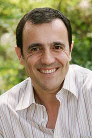 En compilant ses réponses, on peut savoir que son épouse est une spécialiste du risotto et qu'elle conseille son époux régulièrement sur ses tenues vestimentaires à l'écran. Thierry Beccaro Retour Sur Sa Decision D Arreter Motus