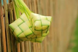 Kamu bisa menambahkan garam, daun pandan, bumbu penyedap, irisan bawang putih, atau. Resep Membuat Ketupat Lebaran Spesial Yang Gampang Dan Enak