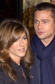 Ihre frisuren in bildern zum durchklicken sie ist fast berühmter als jennifer aniston selbst. Jennifer Aniston L Schauspielerin Aus Den Usa Halt Ihre Auszeichnung Fur Herausragende Leistungen In Der Dramaserie The Morning Show Und Brad Pitt Schauspieler Mit Seinem Preis Fur Herausragende Leistungen In Der Nebenrolle