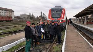 Los trenes de piteşti a satu mare salen desde pitești y tienen como destino satu mare sud y satu mare. Foto Video Protest Al NavetiÈtilor In Gara Satu Mare CÄlÄtorii Au Oprit Trenul