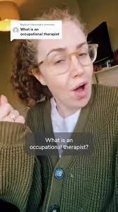 Sarah Clemons's Instagram, Twitter & Facebook