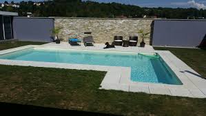 Der Traum Vom Eigenen Pool Im Garten Umgesetzt Die Pool Randsteine Und Die Passenden Terrassenplatten Von Weserwaben Lassen T Pool Im Garten Garten Ideen Pool
