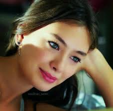 Pin By Joy Fot On Kara Sevda Turkish Beauty Turkish Actors Actresses