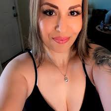 La canción más importante de américa latina, que habla del primer amor, de  todo lo que aprendió y como duele el estar lejos, ahora 30 años después  Shakira nos dió una de