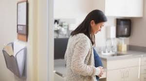 „im prinzip fallen schwangere in dieselbe. Nach Individueller Abwagung Stiko Andert Corona Impfempfehlung Fur Schwangere Rbb24