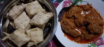 Adat istiadat 1 adalah suatu aturan yang sudah mantap dan mencakup segala konsepsi sistem budaya yang mengatur tindakan atau perbuatan manusia dalam kehidupan sosialnya. Ketupat Colet Khas Masyarakat Melayu Kayong Utara Ponti Bonti