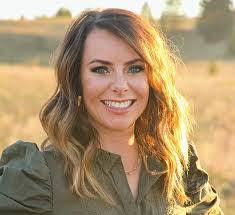 Alexandra Batson's Instagram, Twitter & Facebook