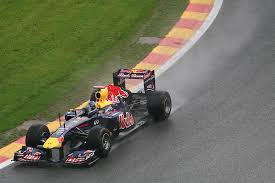 Algumas delas, no entanto, foram feitas para que os carros de corrida se tornassem mais competitivos, mas passaram um pouco dos limites. F1 Carro Corrida Molhado Concorrencia Rapidez Auto Veiculo Velozes Formula Movimento Pikist