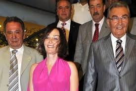 Hem aslı baykal hem de yeni parti için ismi geçe. Asli Baykal Kimdir Kac Yasinda Halk Tv Deki Gorevi Ne Deniz Baykal In Kizi Asli Baykal Kimle Evli