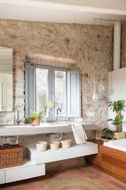 La Renovation D Une Maison Catalane Aux Murs De Pierres Et A La Decoration Contemporaine Planete Deco A Homes World Mur En Pierre Cuisine Rustique Decoration Contemporaine