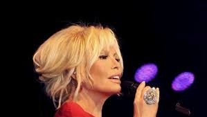 She spent her childhood at the naval base in golcuk (turkey) amongst american families. Ajda Pekkan Kimdir Nereli Ve Kac Yasinda Ajda Pekkan Hayati Hakkinda