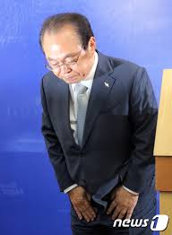 '이혼하자는 말이 나오도록 해주겠다.' 검은 머리 황녀 유리시엔과 황태자 카류엘의 동상동몽 로맨스가 시작됩니다. ë¨¸ë¦¬ ìˆ™ì¸ ì˜¤ê±°ëˆ ë¶€ì‚°ì‹œìž¥ ë‰´ìŠ¤1