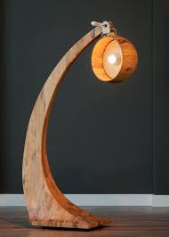 Originell oder klassisch eine stehlampe mit schirm verbessert nicht nur die lichtabstrahlung, sondern sorgt auch für das. Bogen Stehlampe Holz