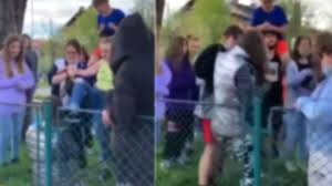 Scaune terasa, incalzire pensiuni, azil batrani, spatii de birouri, case gradina, toata suprafata, profile streasina, sticla grosime cu o experienta de peste 15 ani in domeniul imobiliar, va stam la dispozitie cu toata gama de tranzactii imobiliare, vanzari si inchirieri de case. FatÄ UmilitÄ Si BÄtutÄ De Mai MulÅ£i AdolescenÅ£i Intr Un Parc Din Brasov