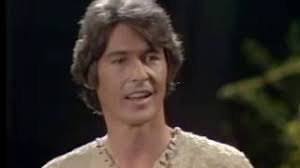 Marty Feldman nei panni dell'angelo amante dei gatti Josh in "Insight", 1981