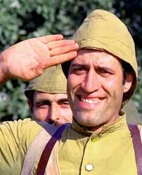 Kemal sunal'ın gerçek doğum tarihi 10 kasım 1944 olmasına rağmen, yeni yaşını 11 kasım'da ayrıca kacyasinda.com sayfamızda kemal sunal dışında farklı birçok kişi hakkında biyografi ve yaş. Kemal Sunal External Sites Imdb