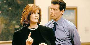 Rene russos hairdo in thomas crown affair. Gorgeous Fashion In This Film The Thomas Crown Affair Rene Russo Hair Looks Crown Hairstyles Thomas Crown Affair