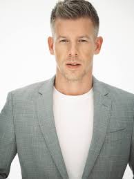 Miközben Orbán Viktor hétfőn bevallotta a Parlamentben, hogy a magyar  államkassza üres, ma színházi előadást tart az Országgyűlés  Nemzetbiztonsági Bizottsága. Azért arra figyelhettek volna a fideszes  srácok és az Alkotmányvédelmi Hivatal, hogy