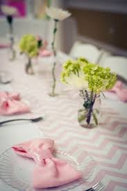 Hochzeit tischdeko in grün weiß viele inspirationen in der. Tischdeko Fur Hochzeit 80 Ideen Mit Blumen Und Viel Grun Tischdeko Hochzeit Tischdekoration Hochzeit Servietten Hochzeit