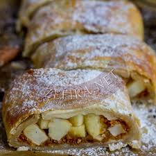 рецепт штруделя с яблоками и корицей из слоеного теста Shtrudel S Yablokami Iz Gotovogo Sloenogo Testa Vkusnyashki Idei Dlya Blyud Eda