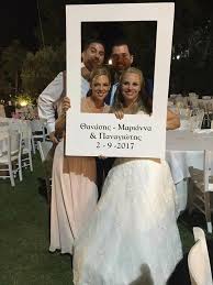 Πολλοί μιλούν για βραδυφλεγή βόμβα στο γάμο του πέτρου φιλιππίδη. O Gamos Poy Enwse Th Showbiz Kai Thn Politikh Gossip Tv Gr