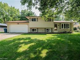 35973 Mildred St, North Ridgeville, OH 44039