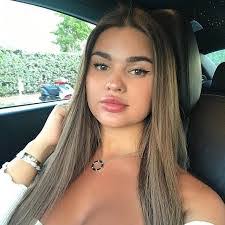 Amanda Strom's Instagram, Twitter & Facebook