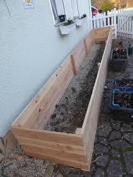 Ein hochbeet kann man aus verschiedenen materialien bauen. Hochbeet Bauen Einfache Anleitung Selbst Massschneidern Muhvie De Garten Balkon Genuss