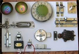 Tableau De Bord Pour Enfant Bricolage Activites Simples Fait Maison 2 Tableau D Activite Tableau D Eveil Tableau Sensoriel