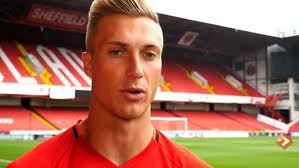 Simon Moore (footballer)