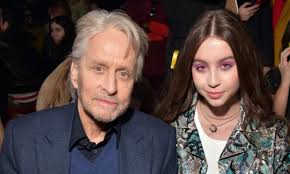 Η επίθεση του ψυχικά διαταραγμένου αρχιμανδρίτη στους μητροπολίτες με βιτριόλι. Einai Ligo Sklhro Leei O Pasignwstos H8opoios Poy Egine Pateras Se Megalh Hlikia Sportime Gr