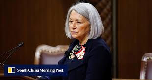 The governor general has an official residence, staff and a workplace at rideau hall on a sprawling forested estate in ottawa which includes an outdoor skating rink. Yl3qjwbjnif3km