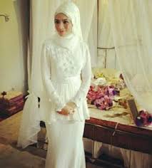 Berkenan sangat.hehehe.tapi mase pergi survey kat butik rins suzana kuala lumpur. Baju Akad Nikah Terkini Selebriti Indonesia Lace Wedding Dress Vintage Simple Lace Wedding Dress Wedding Dresses Lace
