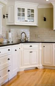 Early American Kitchens Pictures And Design Themes Corner Sink Kitchen Off White Kitchen Cabinets Kitchen Design