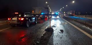 Samochód osobowy zderzył się z tirem. Wypadek S1 W Strone Pyrzowic Zablokowana Gwarek Com Pl