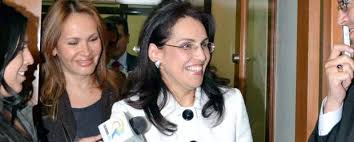 She was elected by the supreme court of justice out of a list of three candidates presented by president juan manuel santos calderón that also included juan carlos esguerra portocarrero and carlos gustavo arrieta padilla.on 2 march 2012, she resigned days after her. Viviane Morales Es La Nueva Fiscal