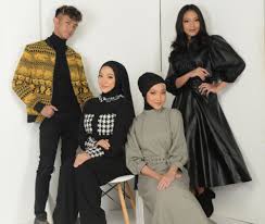 See what nazri zainuddin (nazrirzan) has discovered on pinterest, the world's biggest collection of ideas. Di Usia 54 Tahun Anak Dara Datin Suliza Makan Hati Orang Cakap Macam Adik Beradik Nona