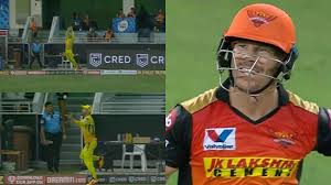 Faf du plessis grabbed two splendid catch at the boundary ropes.(twitter/ipltv). Du Plessis Catch Vid Watch Faf Du Plessis Jaw Dropping Boundary Line Catch To Dismiss David Warner In Csk V Srh Match Cricket News