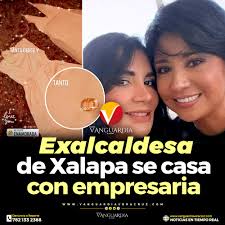 🥳 𝗖𝗲𝗹𝗲𝗯𝗿𝗮 𝗯𝗼𝗱𝗮 la exalcaldesa de #Xalapa, Elizabeth Morales con  la empresaria #ZoeGamboa. #AmorEsAmor 💒 👭 La exfuncionaria anunció su  compromiso en redes sociales junto a la frase: ❞𝘼𝙨𝙪𝙢𝙤 𝙘𝙤𝙣 𝙖𝙢𝙤𝙧  𝙮
