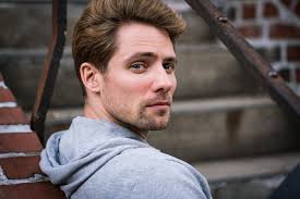 Kritiken — Christian Richard Bauer Schauspieler