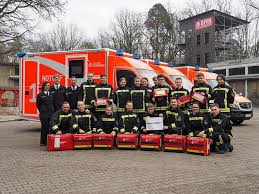 A warm welcome to the official airberlin twitter account. Berliner Feuerwehr Trainiert Mit Air Berlin Notfallkoffern
